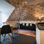 Canalside House - Luxury Guesthouse