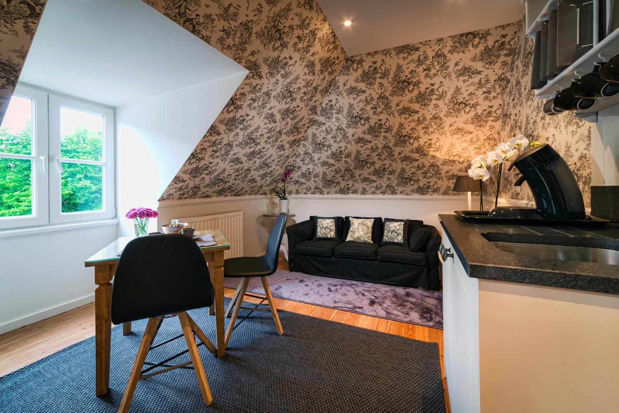 Canalside House - Luxury Guest house